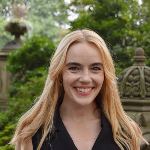 Meet your Posher, Lauren - Picture 3 of 4